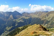 39 La faticosa salita sta terminando ed i panorami si allargano